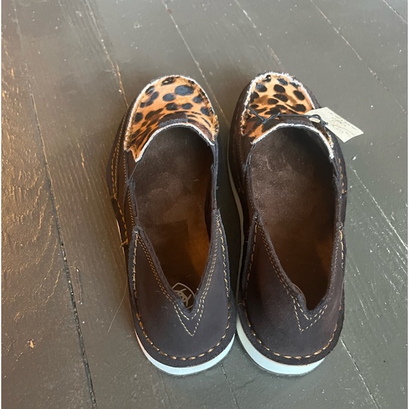 Women’s Ariat Crusier in chocolate suede lepord hair size 6.5 - Picture 3 of 9